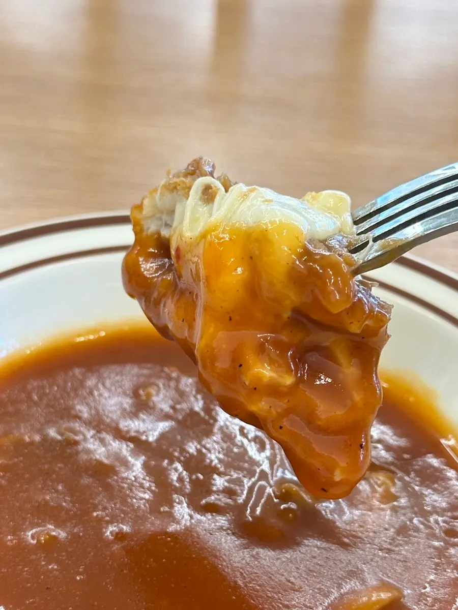 Cheese cutlet served with spicy sauce