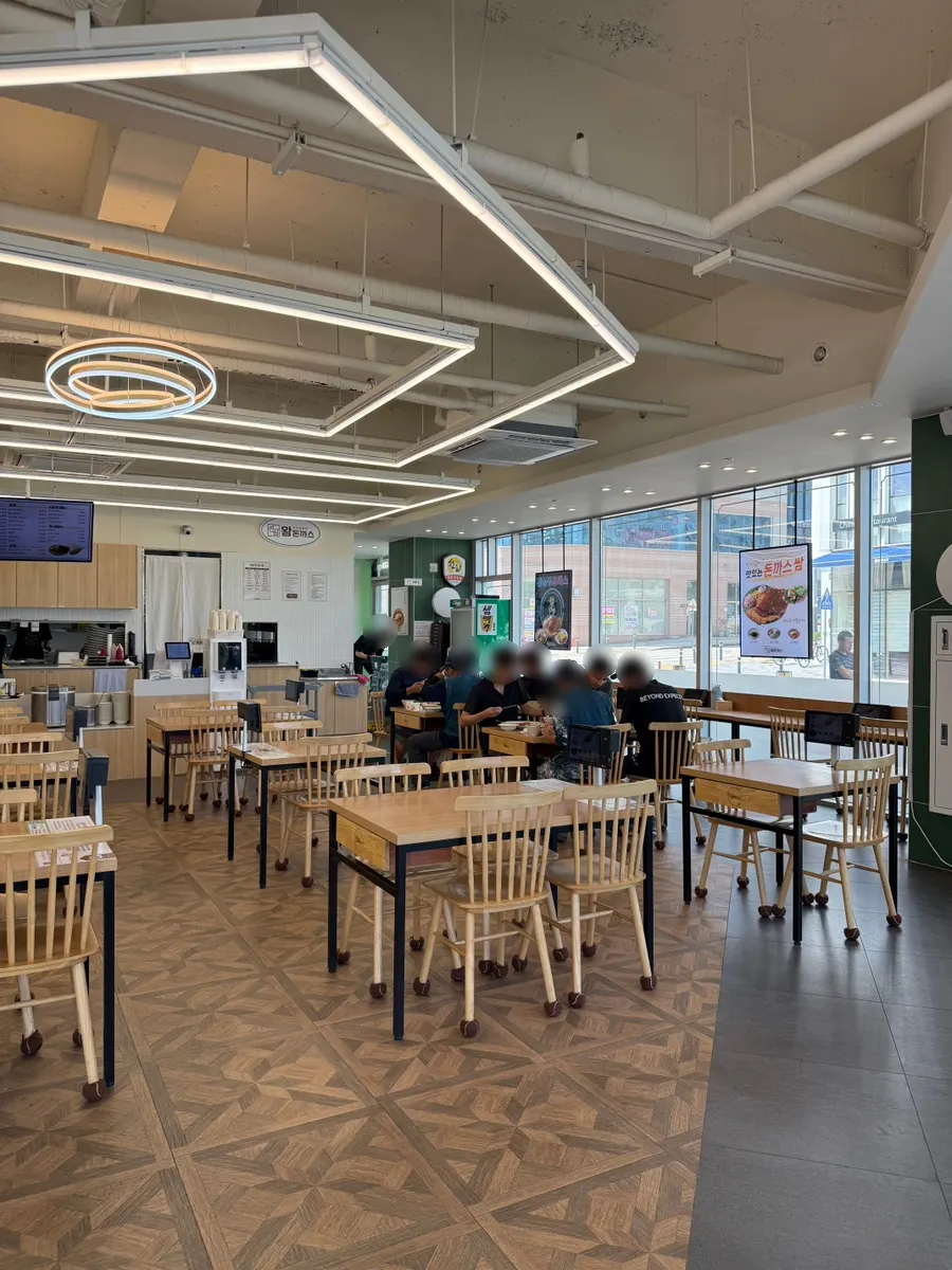 Spacious, clean interior of Jinsim Wang Donkatsu