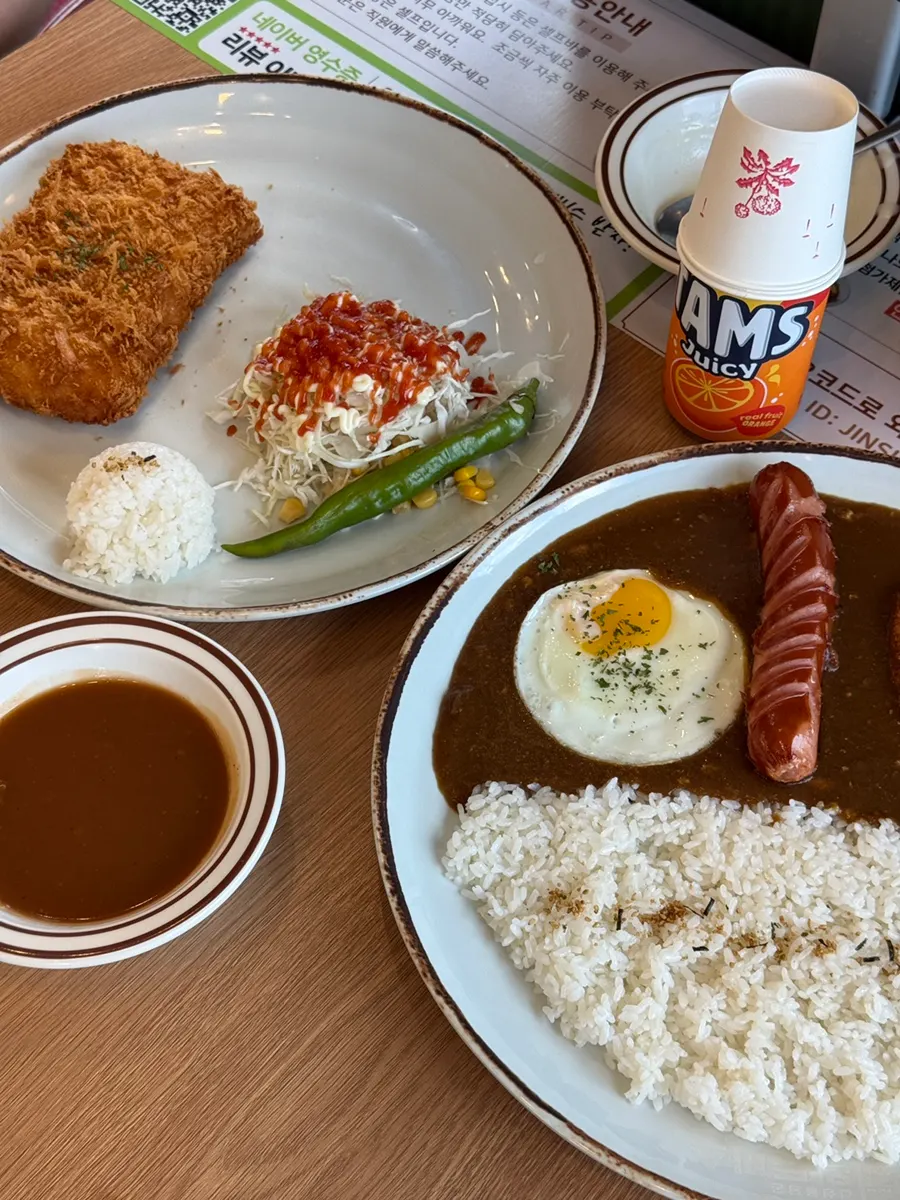 Table set with the ordered dishes