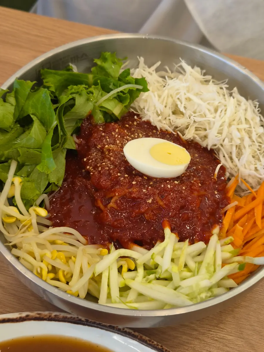 Jjolmyeon gọi kèm donkatsu