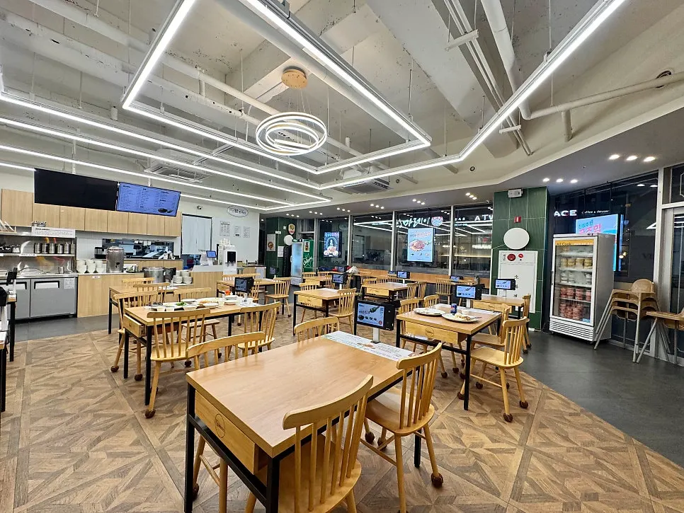 Comfortable table seating