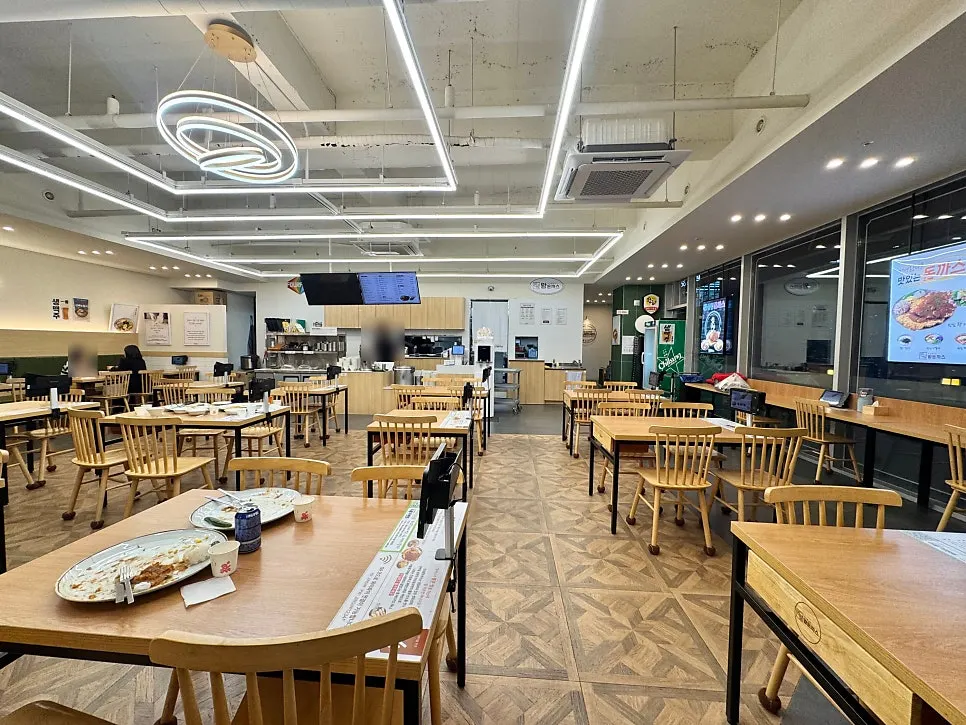 Interior view of Jinsim Wang Donkatsu Cheonan Buldang