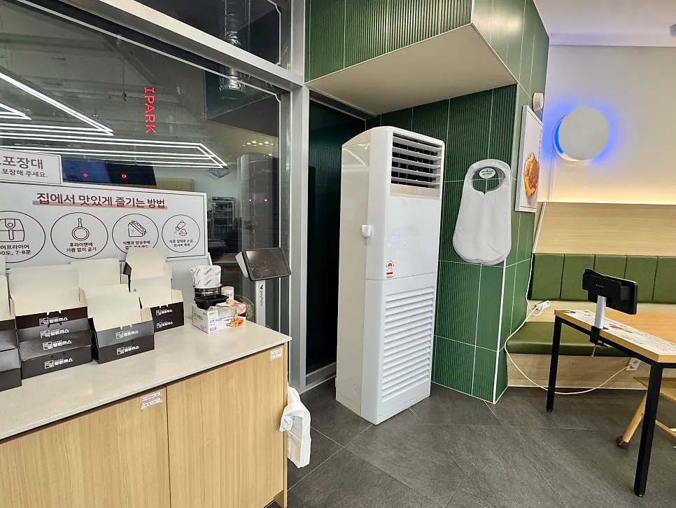 Self-serve corner for water and udon broth