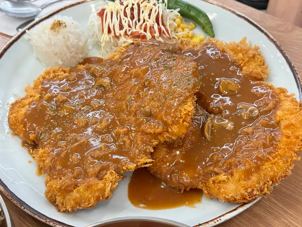 Jinsim Wang Donkatsu served with cabbage salad, peppers and rice