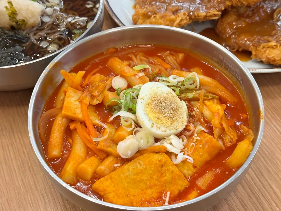 Tteokbokki in a spicy-sweet sauce