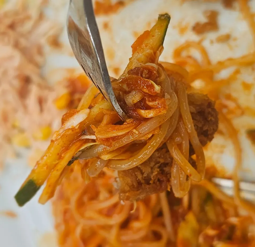 A plate combining katsu and jjolmyeon
