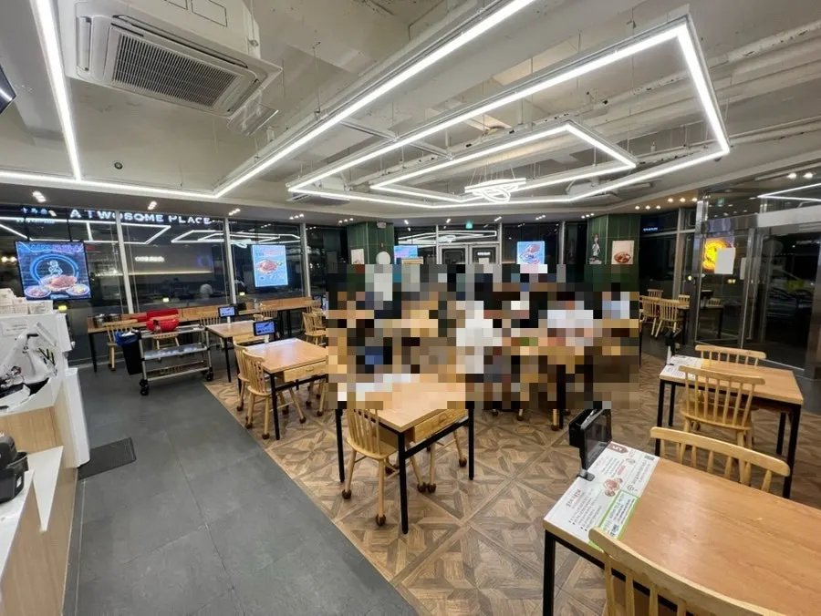 Spacious, bright interior of Jinsim Wang Donkatsu Cheonan Buldang