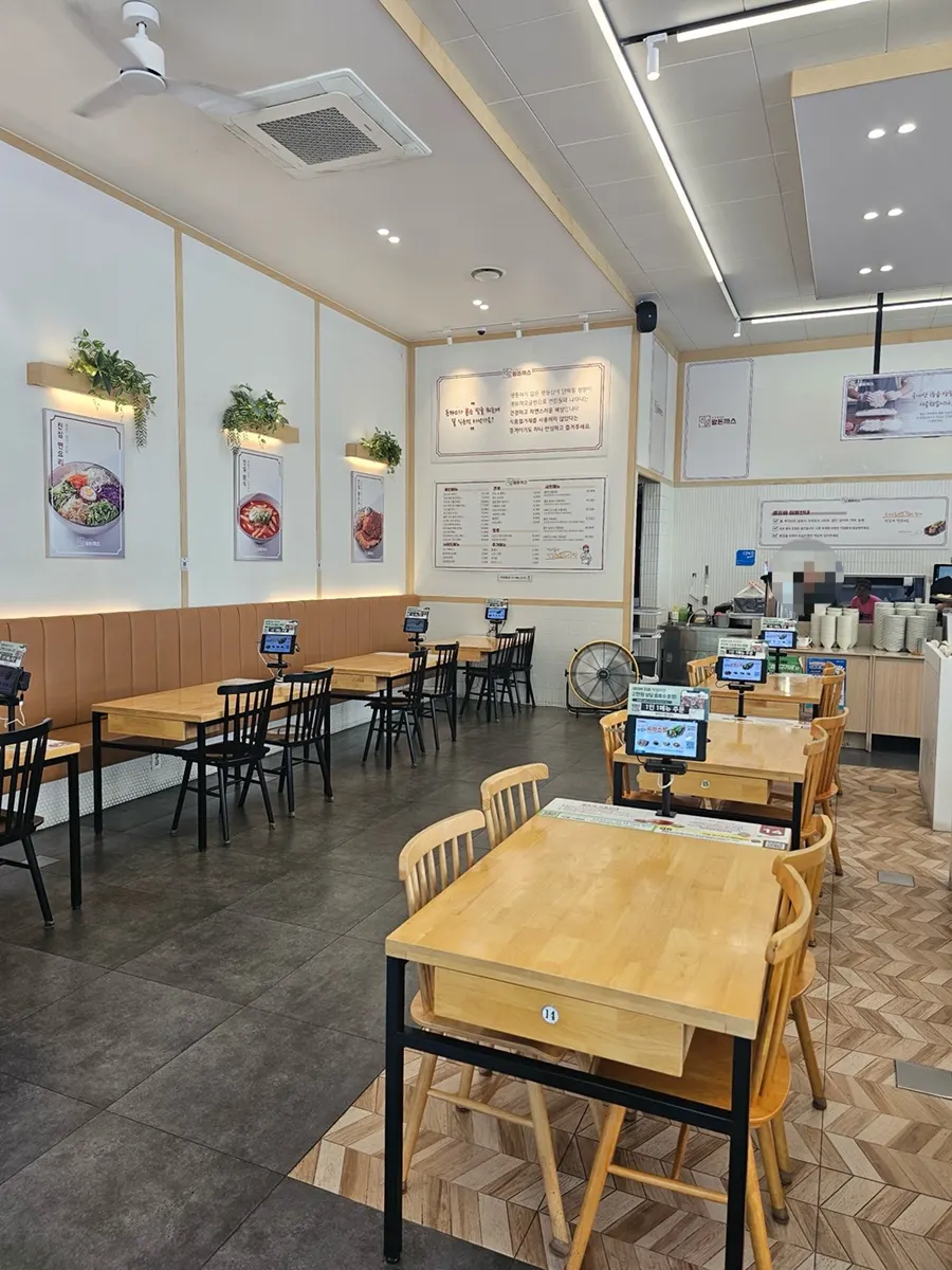 Spacious, clean dining hall at Jinsim Wang Donkkaseu Cheomdan