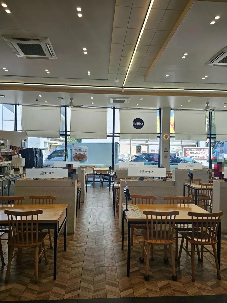 Table seating at Jinsim Wang Donkkaseu Cheomdan