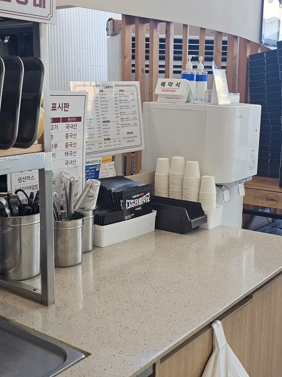 Self-serve to-go containers