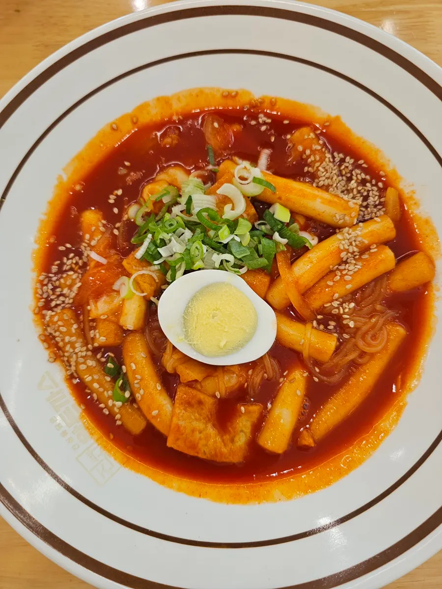 A bowl of Jinsim tteokbokki