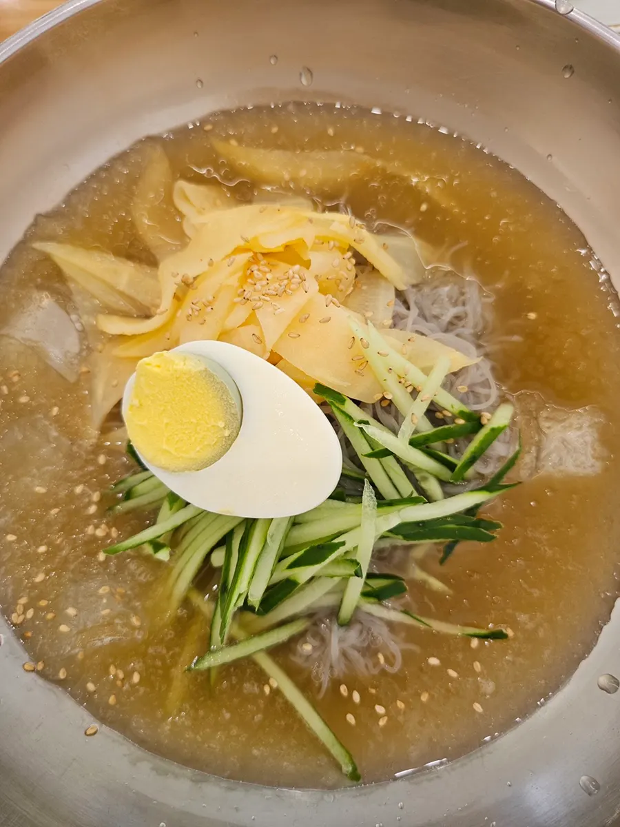 Mul-naengmyeon in dongchimi broth