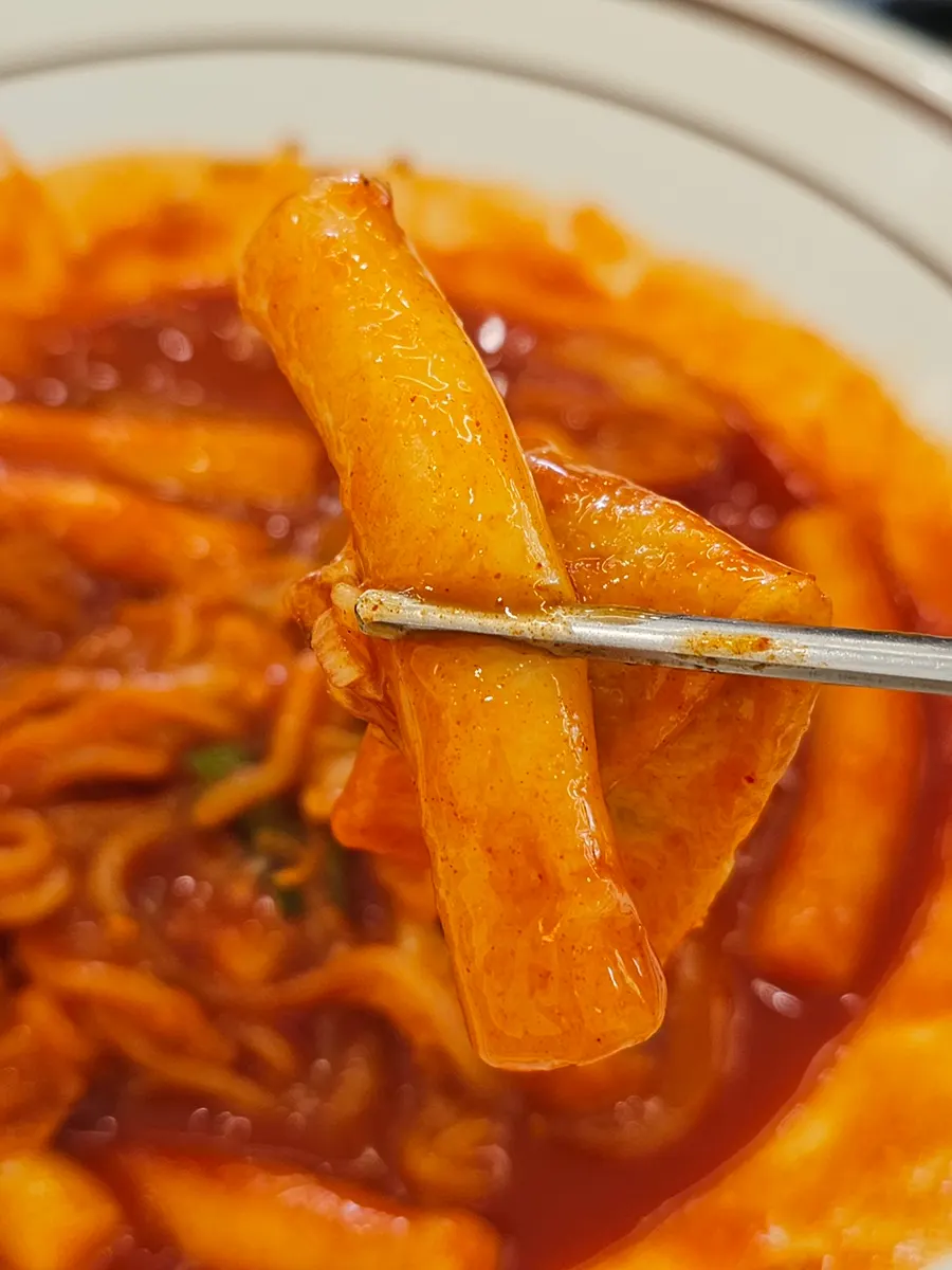 Jinsim tteokbokki with rice cakes and jjolmyeon noodles