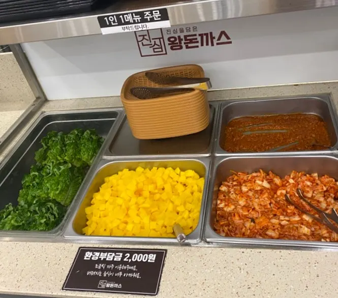 Kids' tableware and takeout containers at the self-serve bar