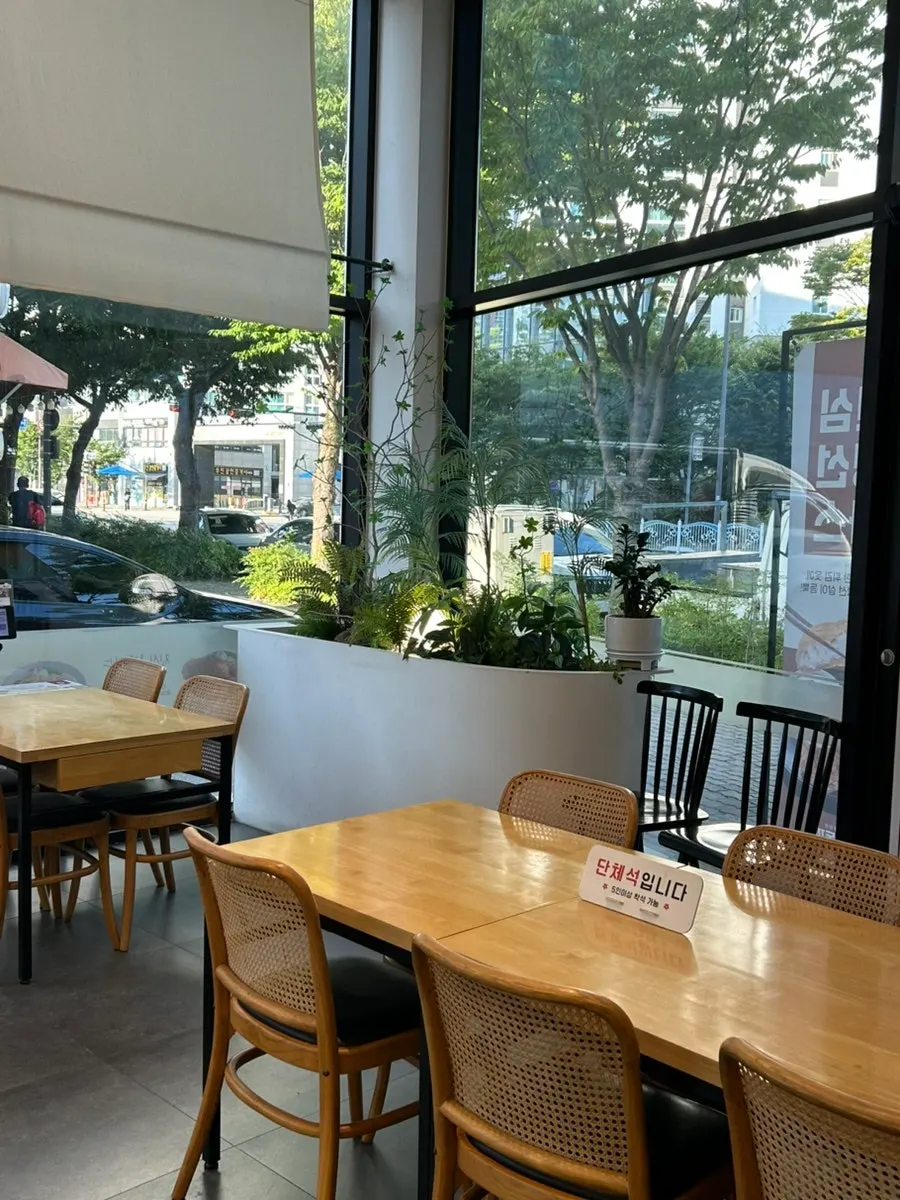 Tidy interior view of Jinsim Wang Donkkaseu Cheomdan