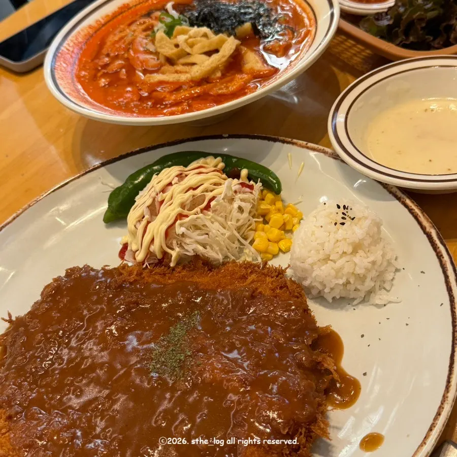 얼큰 멸치 칼국수 한 그릇