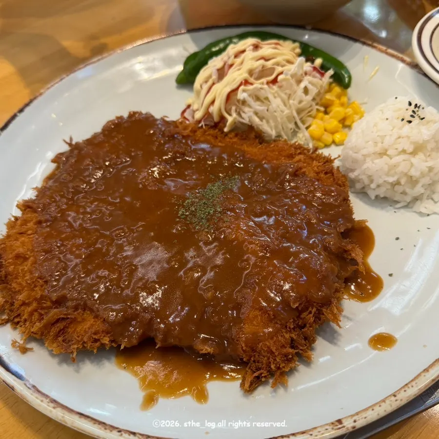 거의 비워진 칼국수 그릇