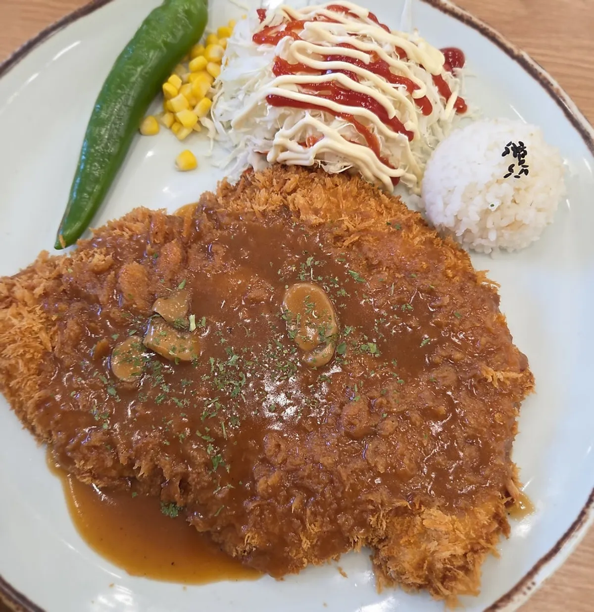 두툼하고 바삭한 진심 왕 돈까스 한 접시