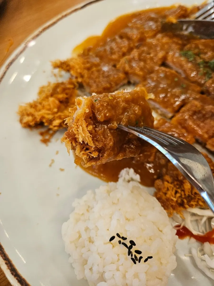 Cutlet soaked in kimchi broth