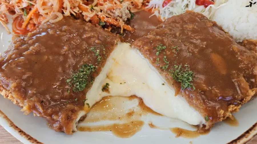 Jjolmyeon noodles lifted with chopsticks