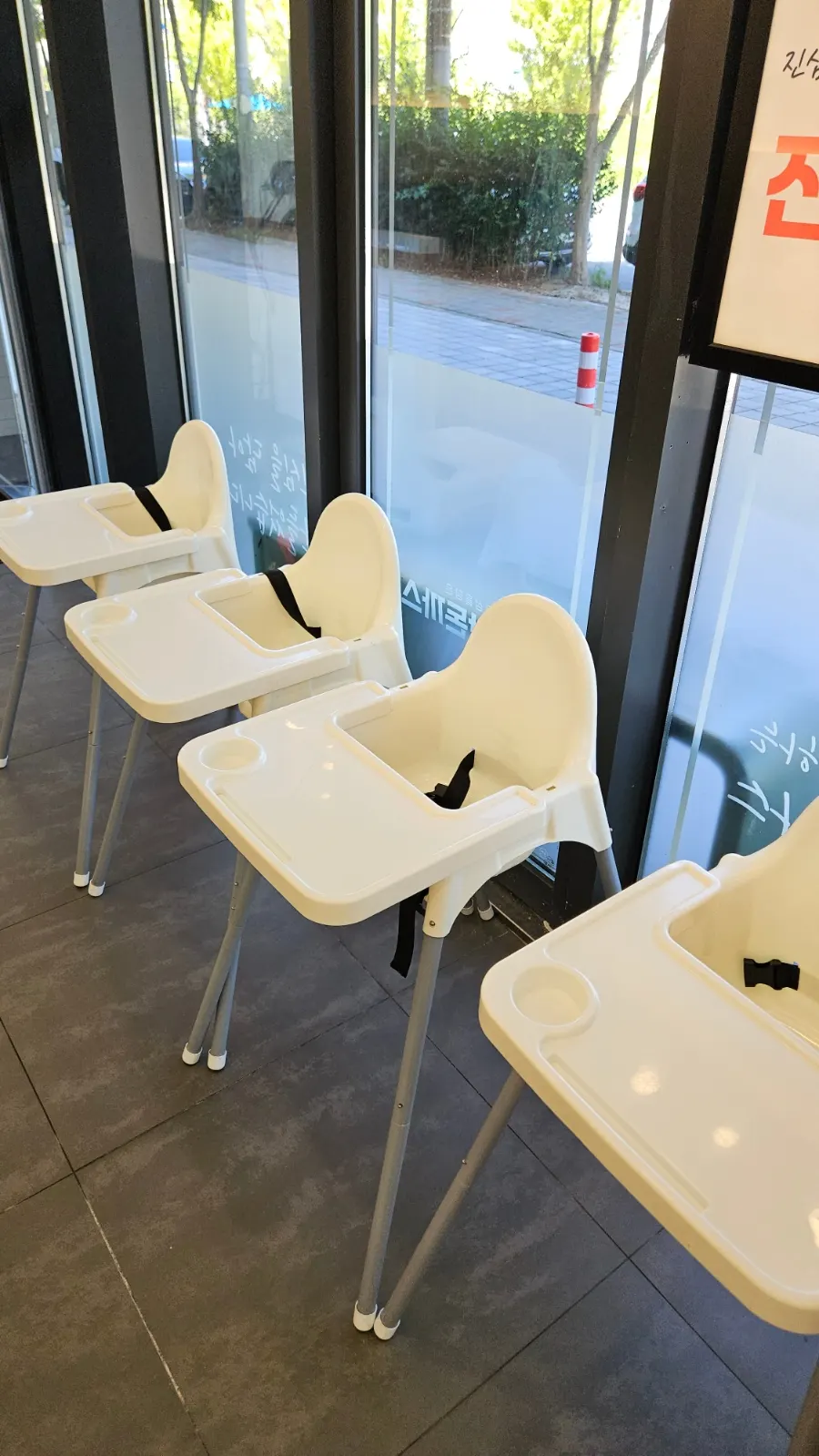 A corner view inside Jinsim Wang Donkkaseu Naju Innovation Branch