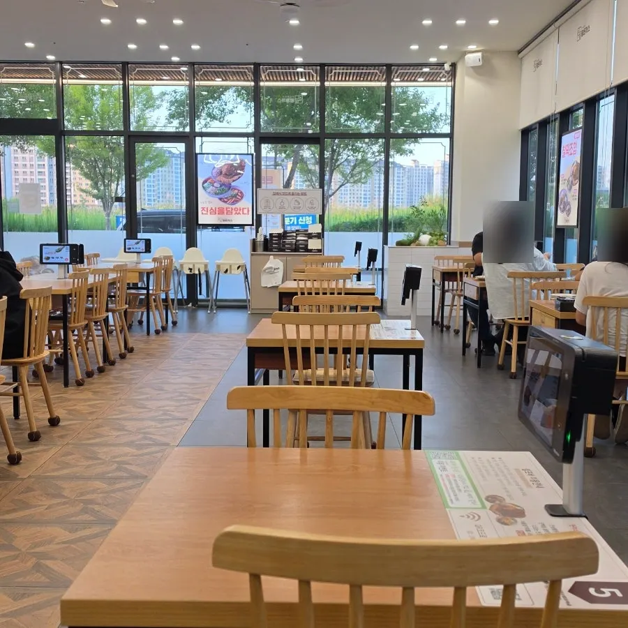 Spacious, comfortable dining hall seating