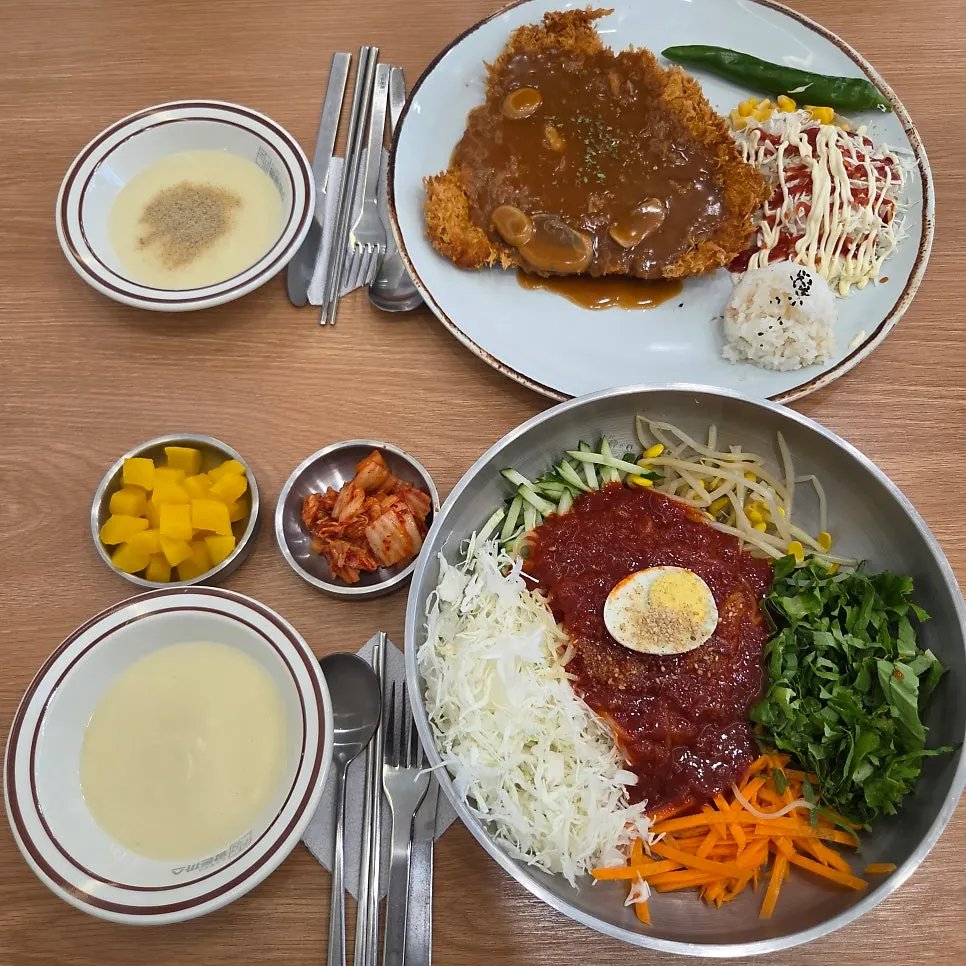 Table with king donkatsu and jjolmyeon served together