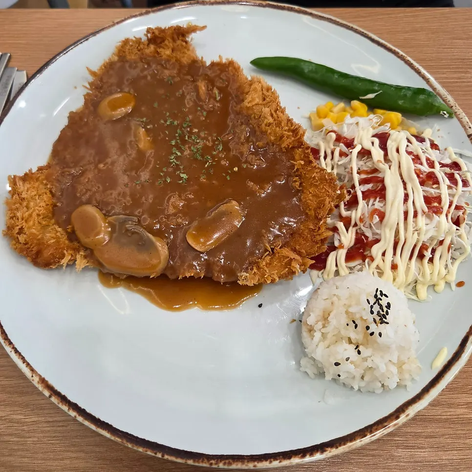 Close-up of the generously sized king donkatsu