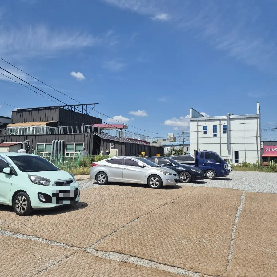 Parking area in front of Jinsim King Donkatsu Pyeongdong Branch