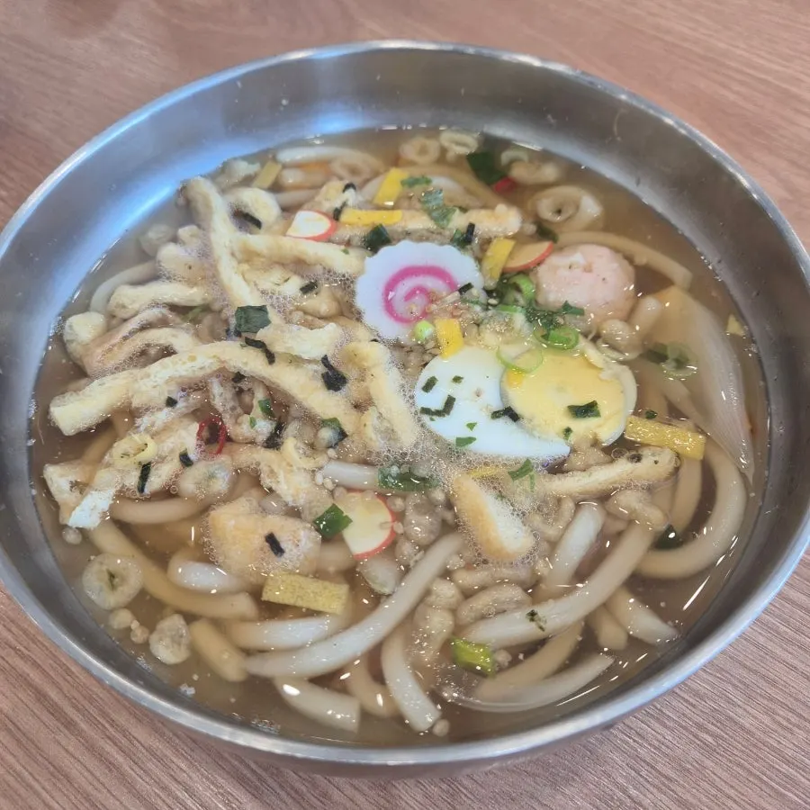 Udon topped with fried tofu skin, egg, and fish cake