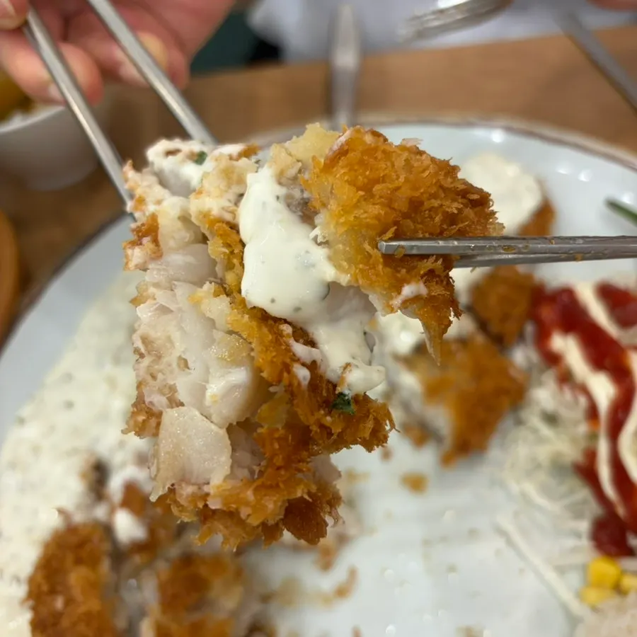 A generously portioned jumbo tonkatsu set meal