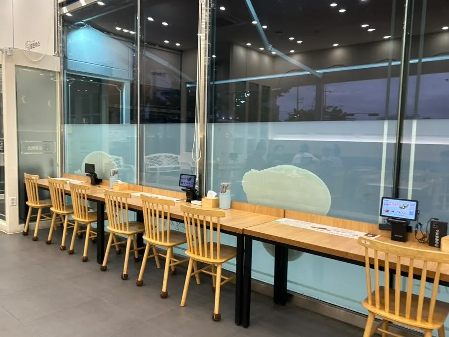 Interior of Jinsimwang Donkatsu Seogwangju Branch with spacious seating