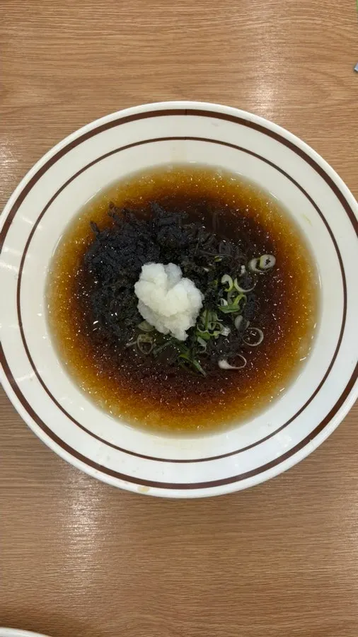 Bocado de ssam-donkatsu con chile picante encima