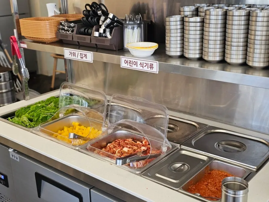 Table with self-serve bar instructions