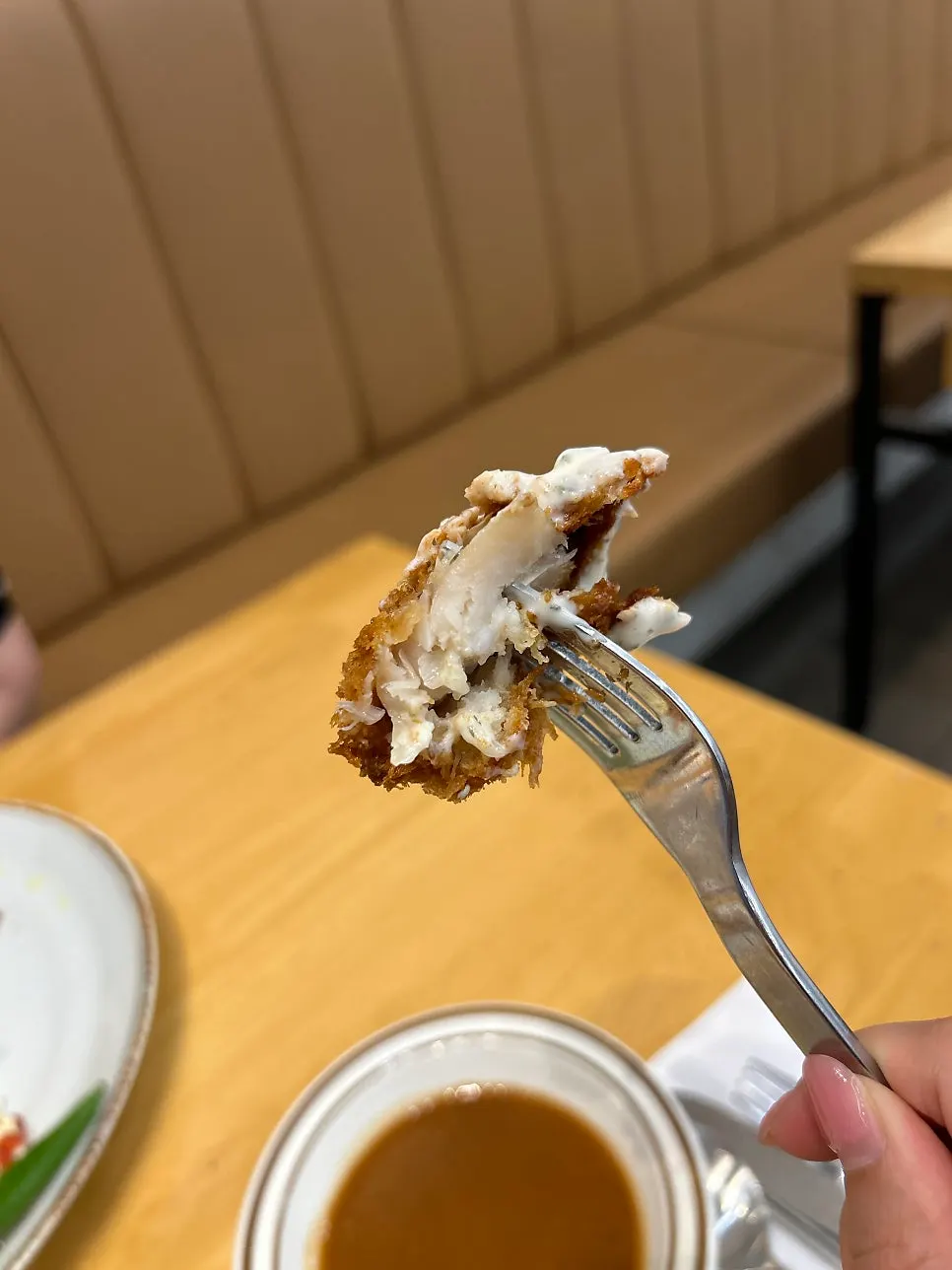 Fish cutlet served with tartar sauce