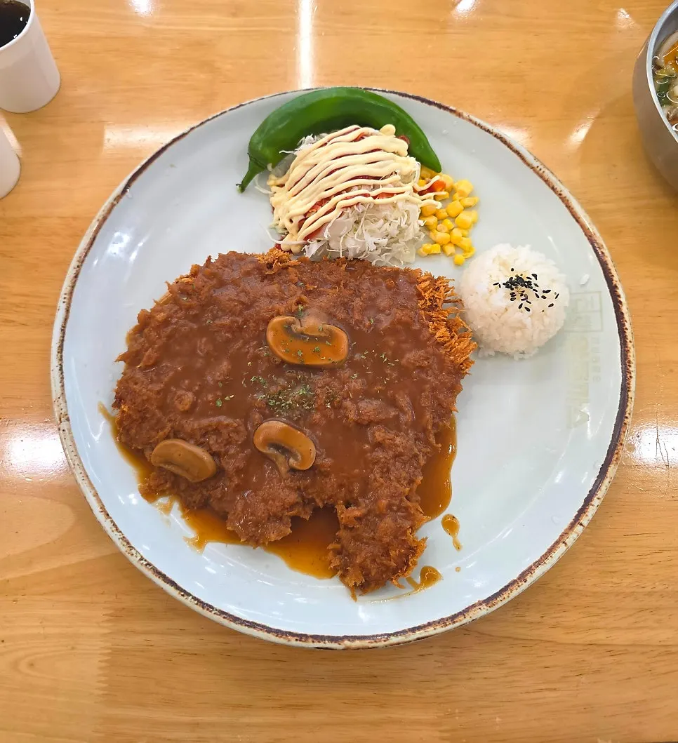 Jinsim Wang Donkkaseu and udon set laid out on the table