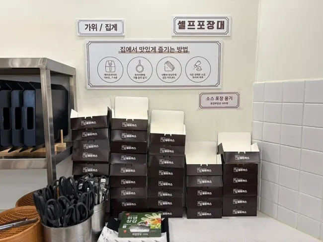 Takeout containers set out at the self bar