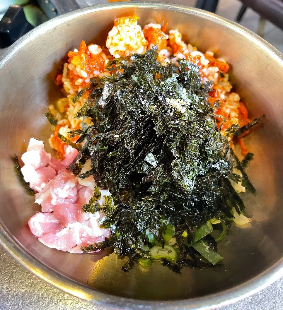 Refilled seasoned lettuce salad