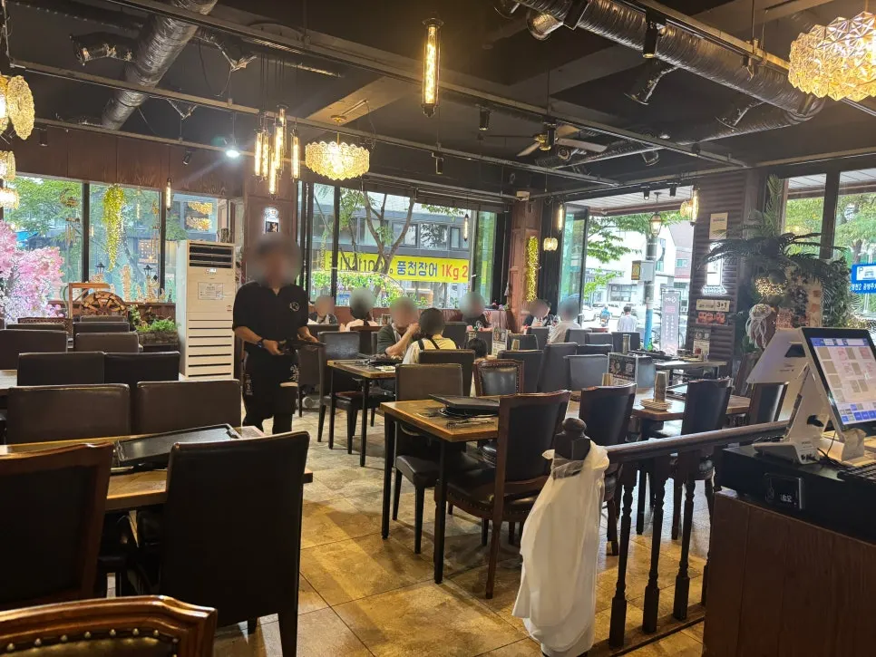 Seating area with windows wide open