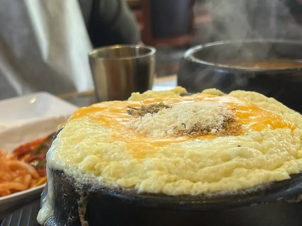 치즈가 듬뿍 올라간 계란찜