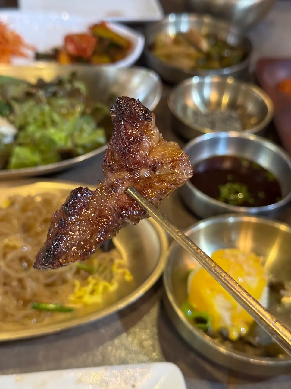 A piece of uedae galbi grilled by the staff