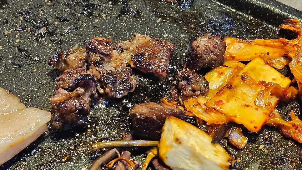 마지막으로 떼어준 우대갈비 근막과 살코기