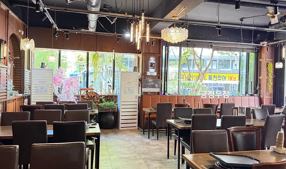 Interior tables and decor at Jipbul Taebaek Dongtan Flagship Branch
