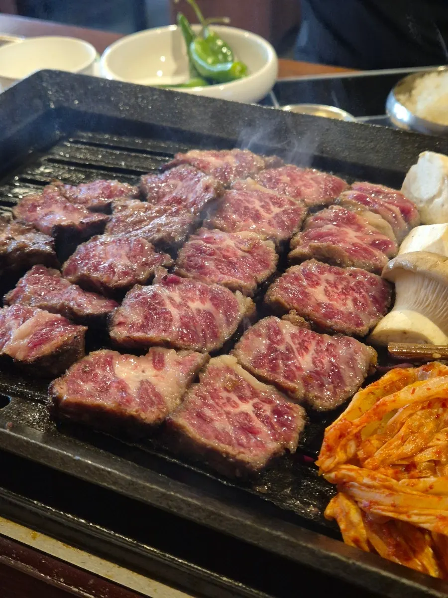 The visual of the prime rib at Jipbul Taebaek Ingye Branch