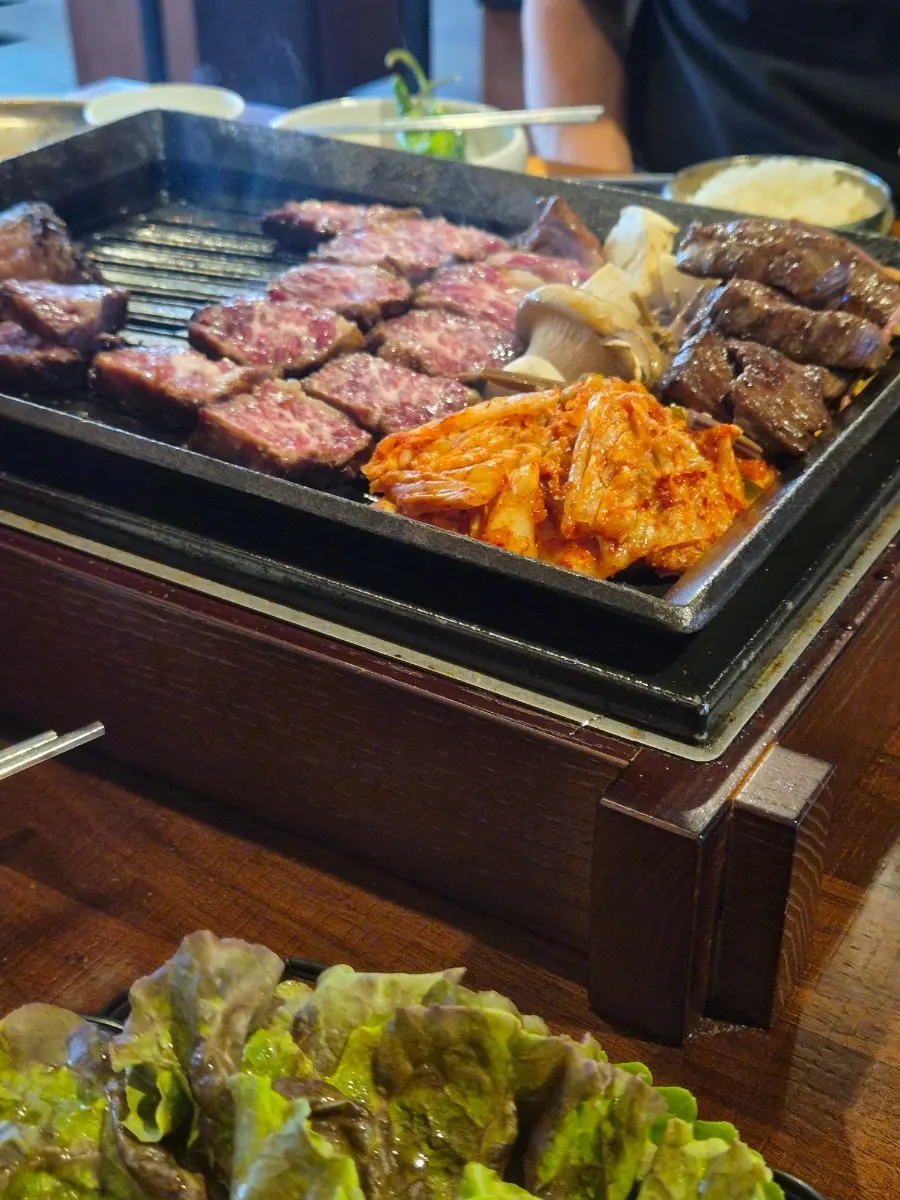 Final spread of meat at Jipbul Taebaek Ingye Branch