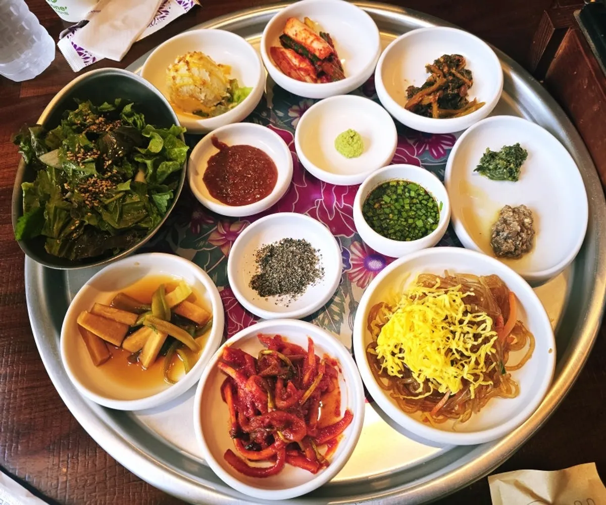 Jipbul Taebaek table spread with 4 sauces and side dishes