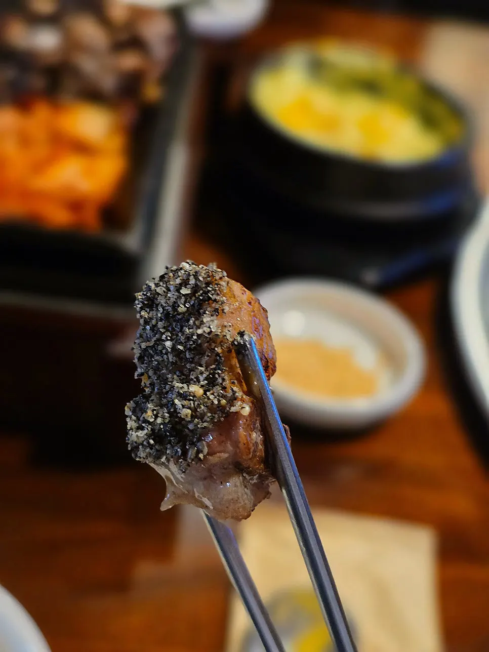 Thick-cut straw-fired pork belly grilled