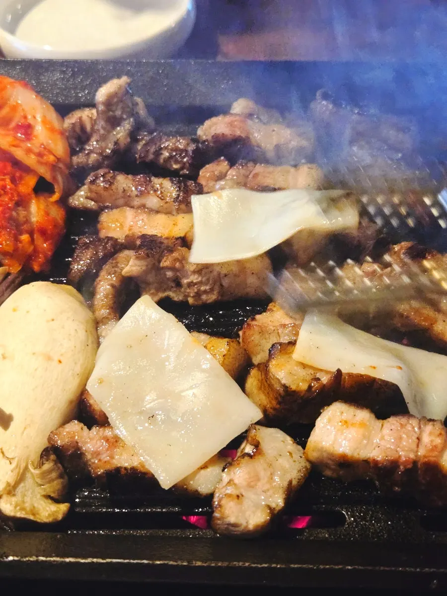 Jipbul samgyeopsal dipped in soybean powder