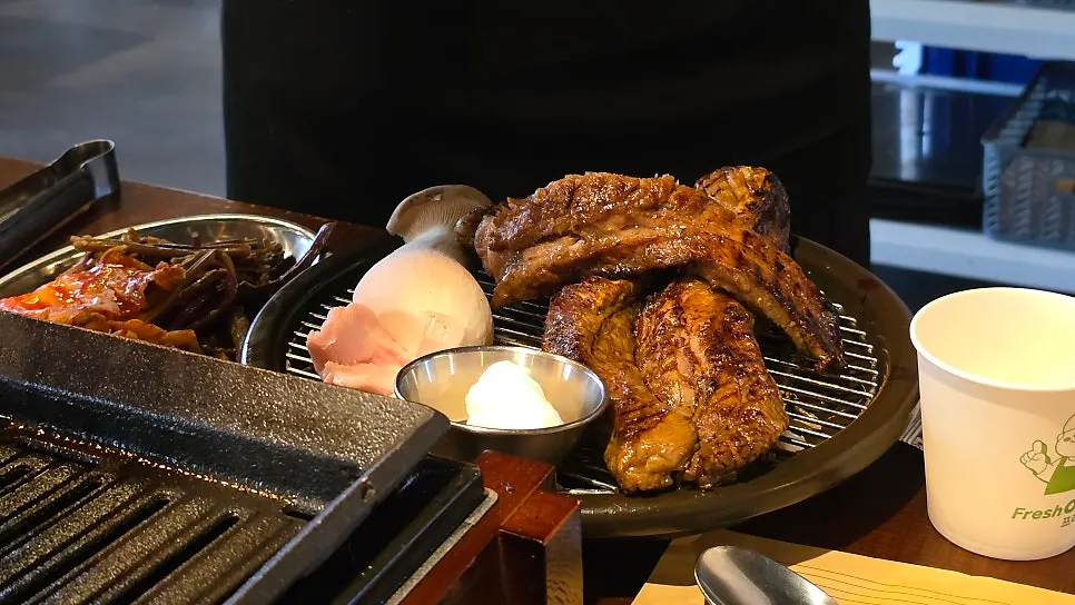 뼈를 제거한 우대갈비살 3인분 상차림