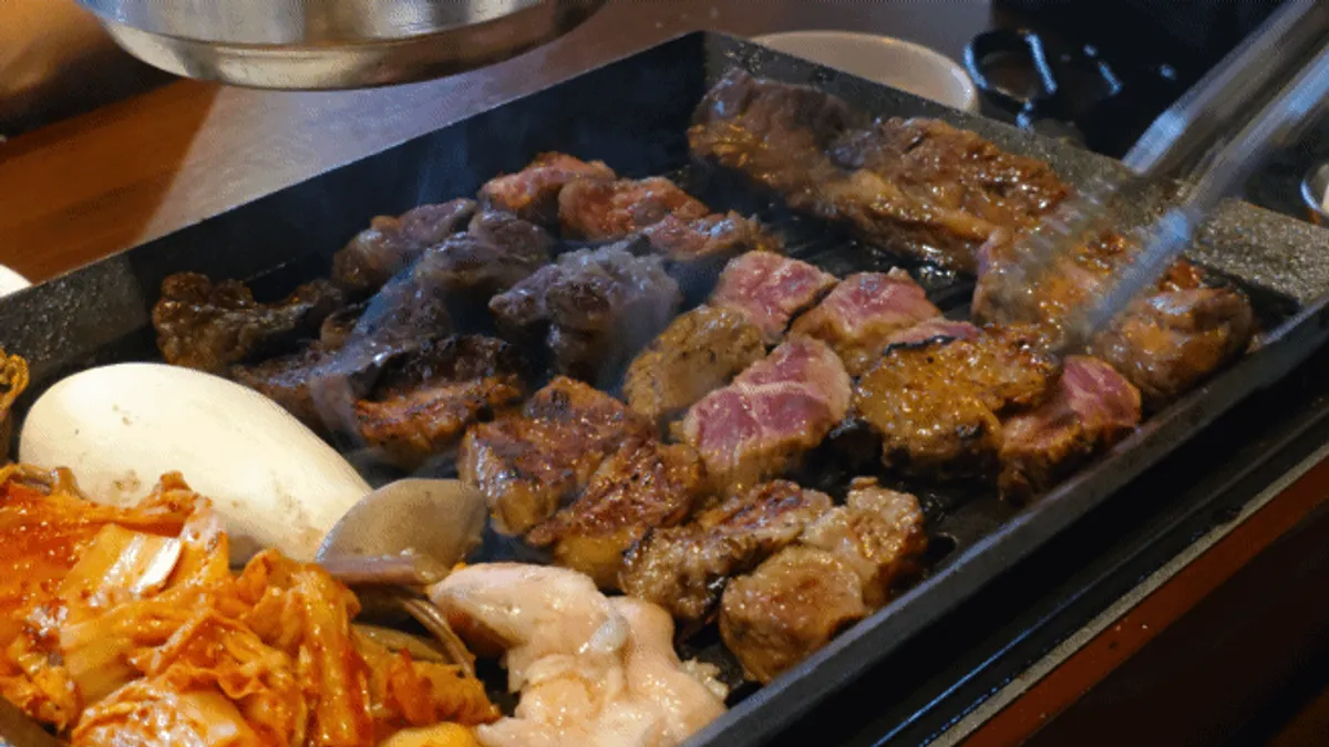 의식동원 콘셉트를 담은 짚불태백 공간